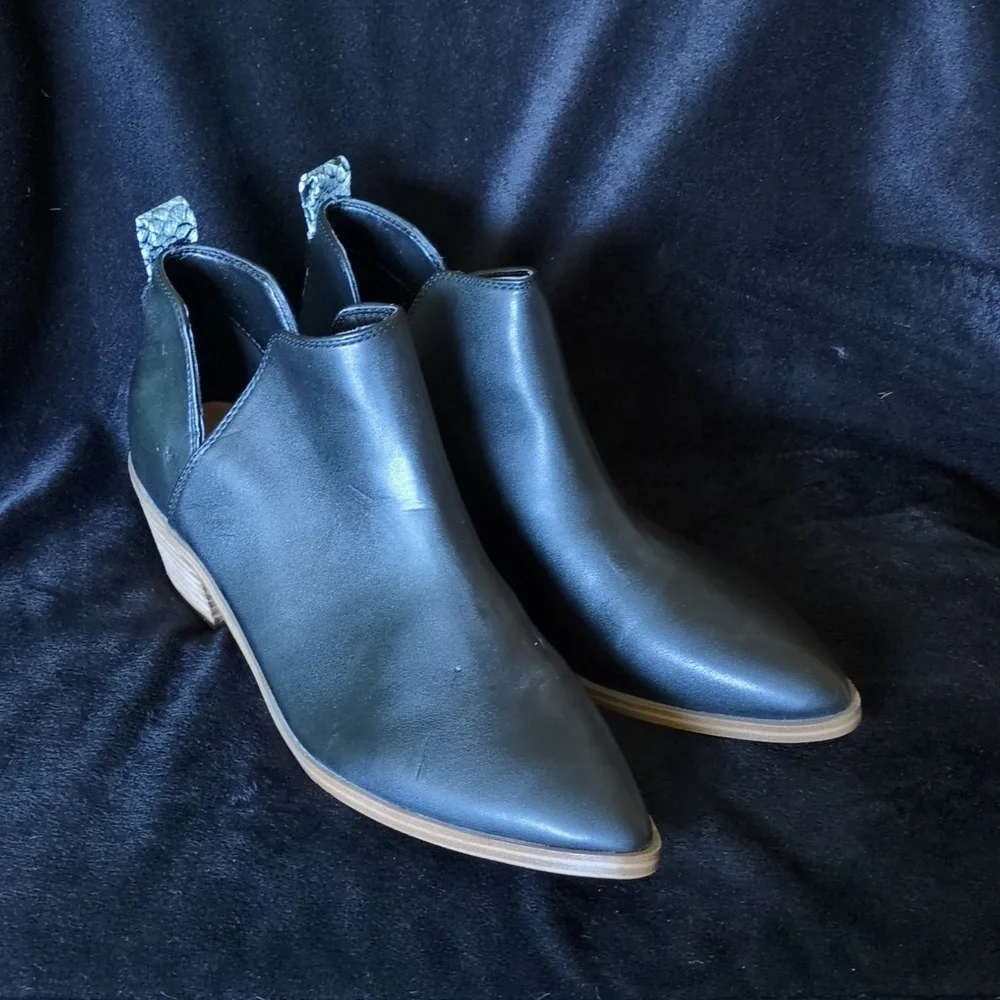 Nine West Pointed Ankle Booties sz 9.5 - Picture 1 of 7